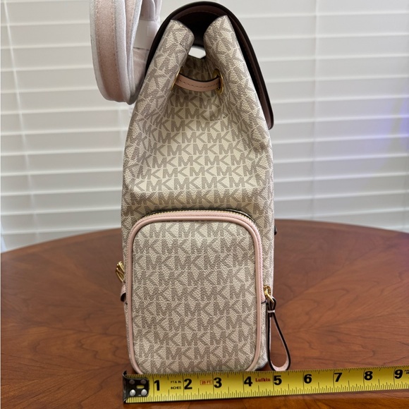 Michael Kors backpack and wallet - Picture 5 of 16